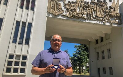 Director de NEPSAM UdeC recibió medalla por su destacada trayectoria científica